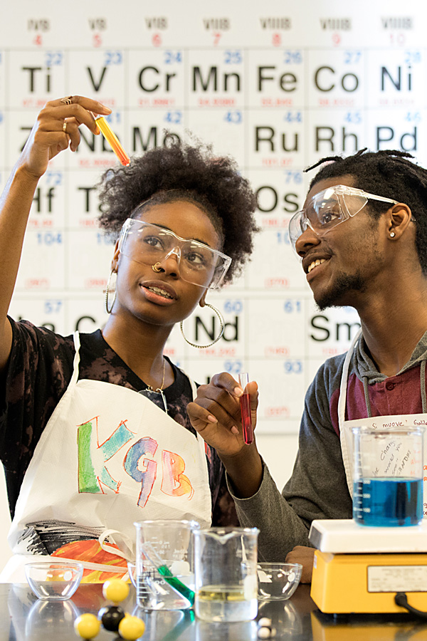 Image of Baltimore School for the Arts students in science class