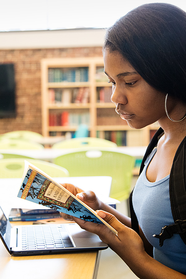 Image of a Baltimore School for the Arts student studying